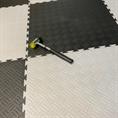 Dalles PVC clipsable martelé gris clair 515x515x7mm